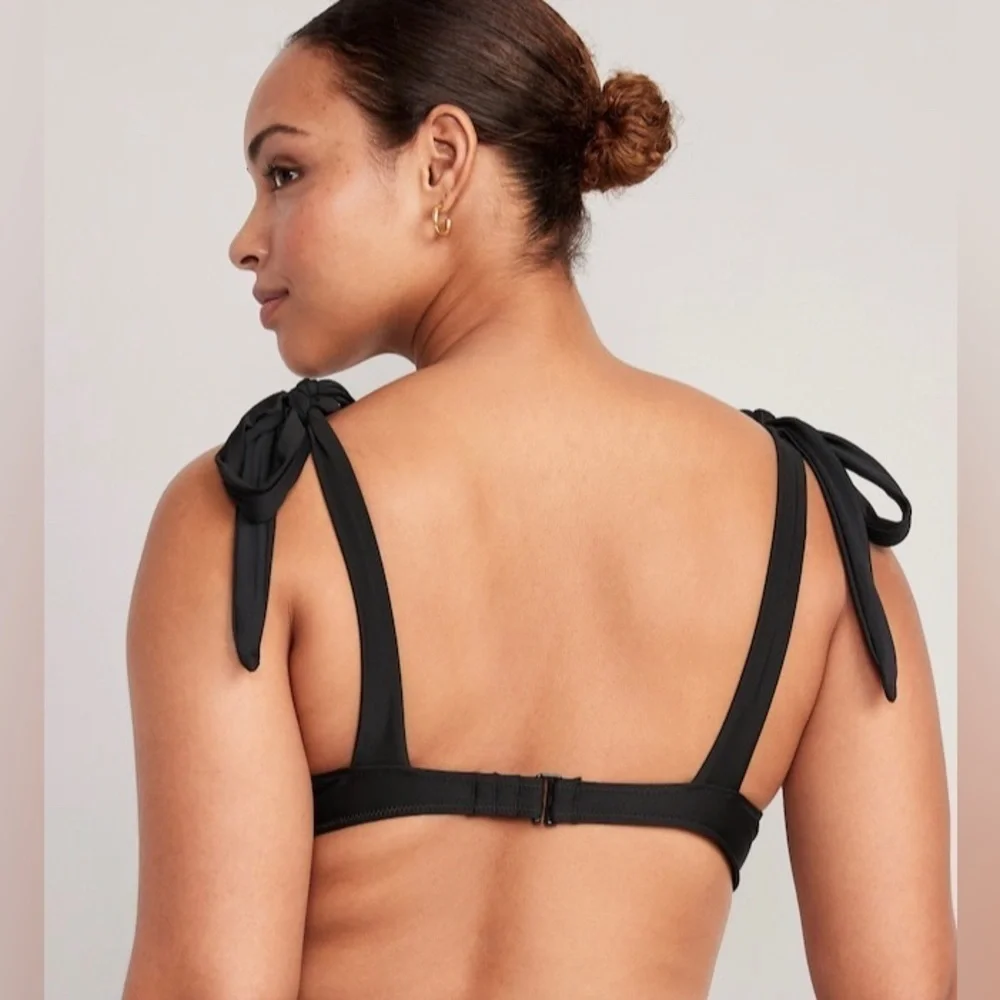 NWT! Black Tie-Shoulder Underwire Bikini Swim Top - Medium 🌻